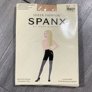 Spanx Sheer Fashion Tights Diamond Pattern Nude size E NEW